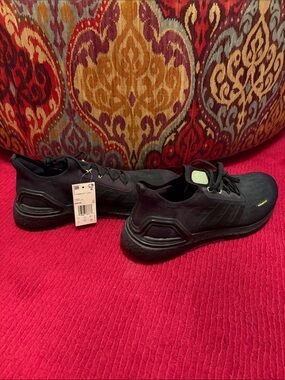 adidas Black Men's Athletic Running Shoes with Subtle Reflective Accents